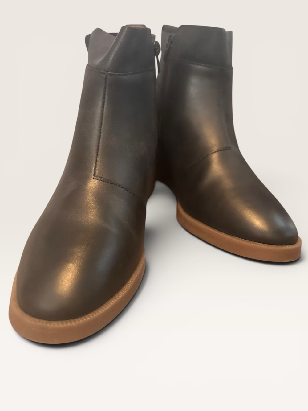 Clarks Black Leather Ankle Boots with Tan Sole - size 7.5 wide